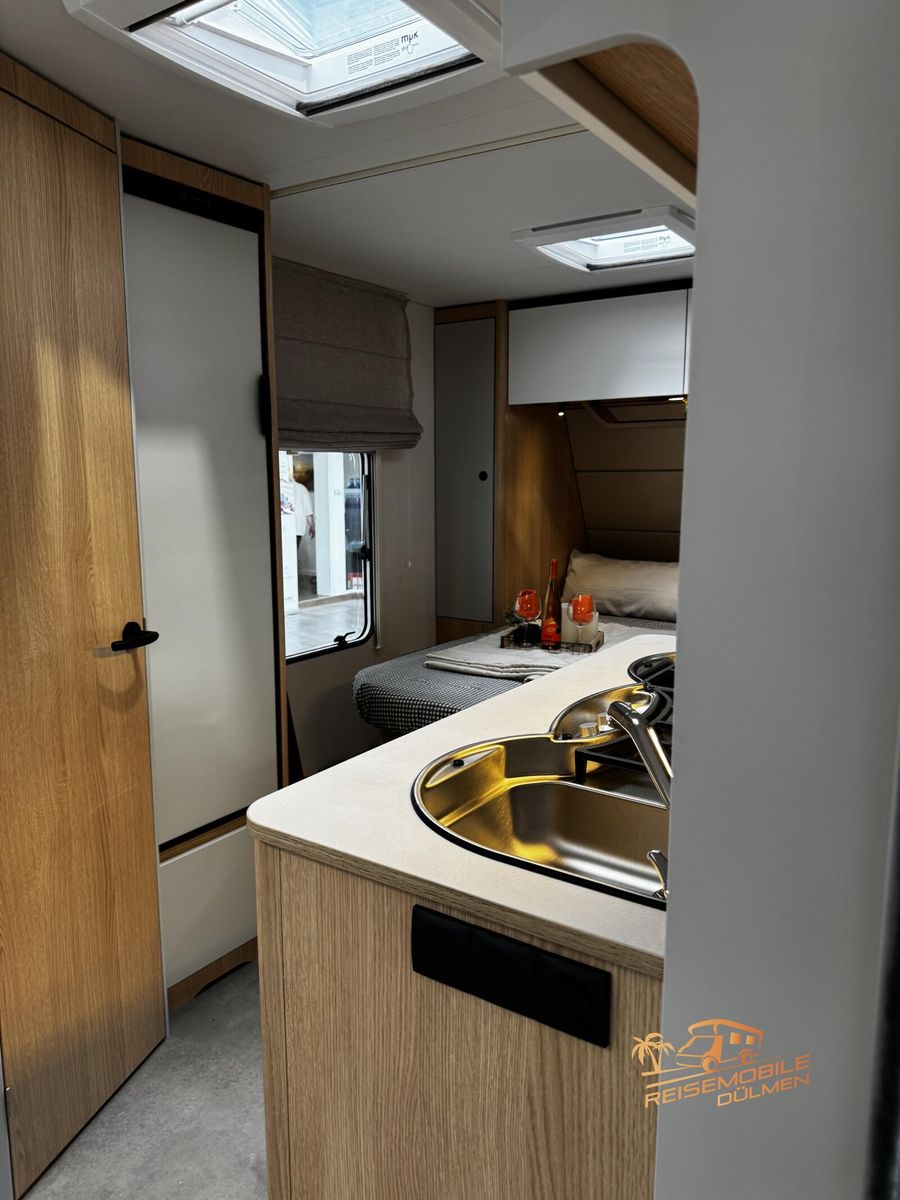 Fahrzeugabbildung LMC Style 70 453 D 70 Jahre Paket Therme 1800kg