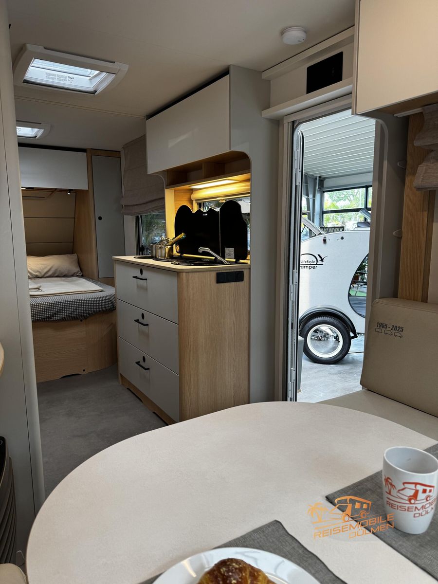 Fahrzeugabbildung LMC Style 70 453 D 70 Jahre Paket Therme 1800kg