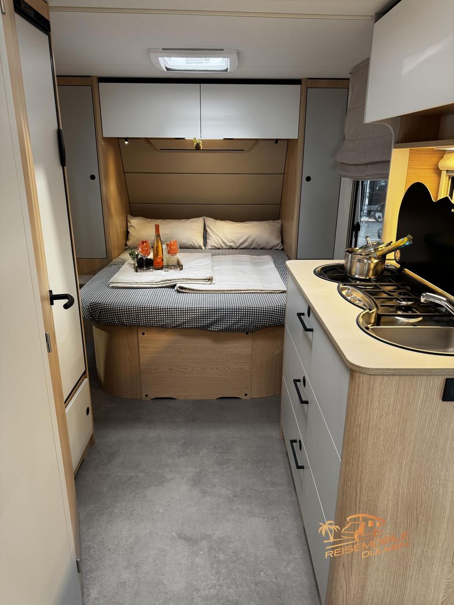 Fahrzeugabbildung LMC Style 70 453 D 70 Jahre Paket Therme 1800kg
