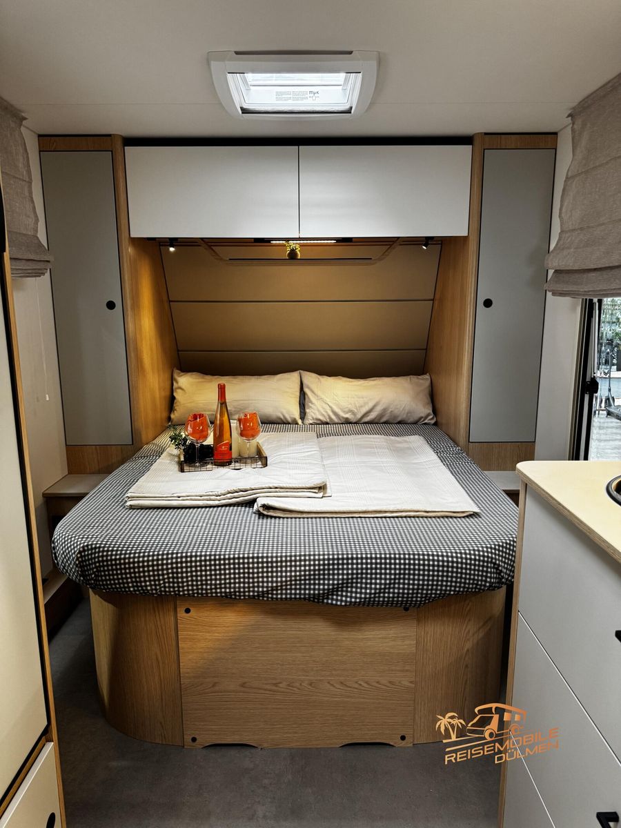 Fahrzeugabbildung LMC Style 70 453 D 70 Jahre Paket Therme 1800kg