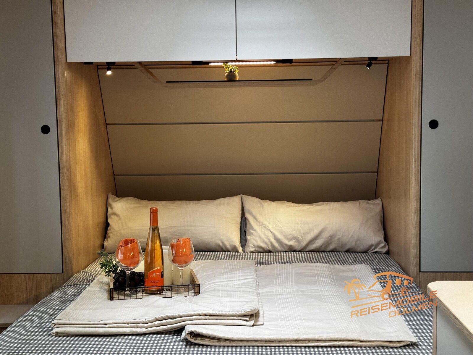 Fahrzeugabbildung LMC Style 70 453 D 70 Jahre Paket Therme 1800kg