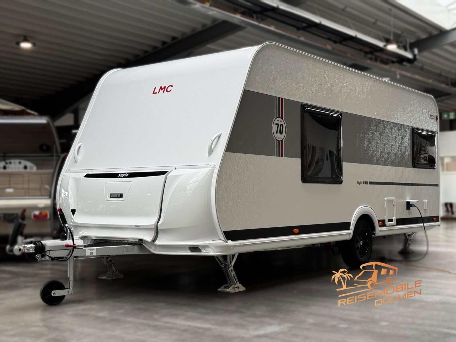 Fahrzeugabbildung LMC Style 70 453 D 70 Jahre Paket Therme 1800kg
