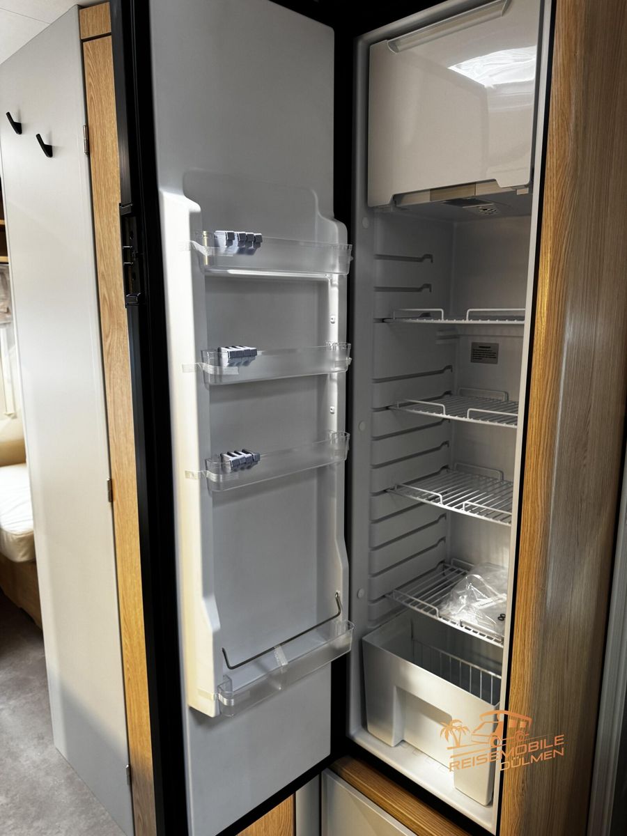 Fahrzeugabbildung LMC Style 70 453 D 70 Jahre Paket Therme 1800kg