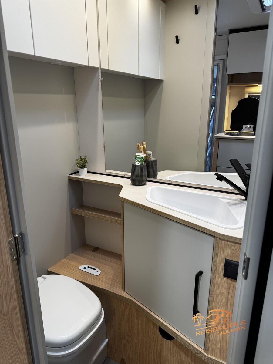 Fahrzeugabbildung LMC Style 70 453 D 70 Jahre Paket Therme 1800kg