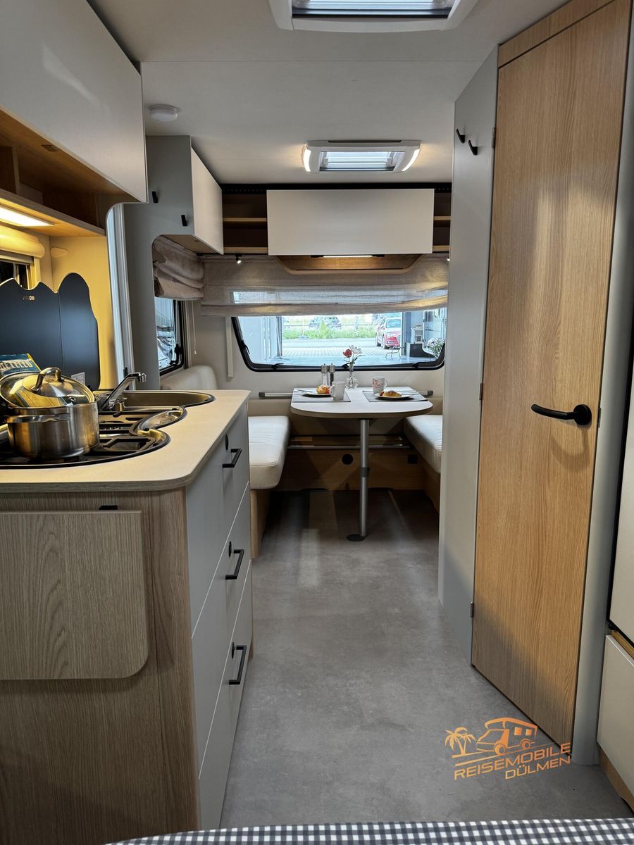 Fahrzeugabbildung LMC Style 70 453 D 70 Jahre Paket Therme 1800kg