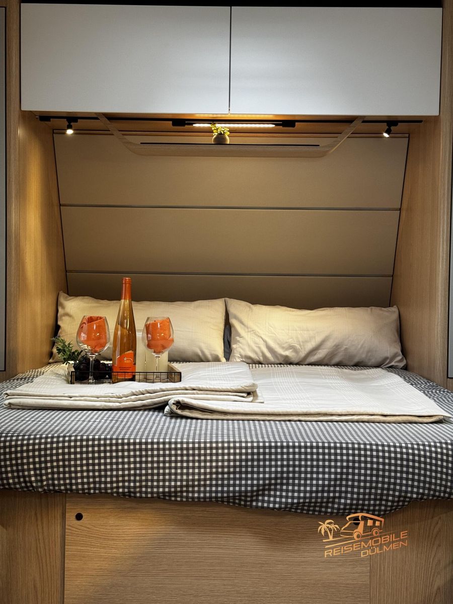 Fahrzeugabbildung LMC Style 70 453 D 70 Jahre Paket Therme 1800kg