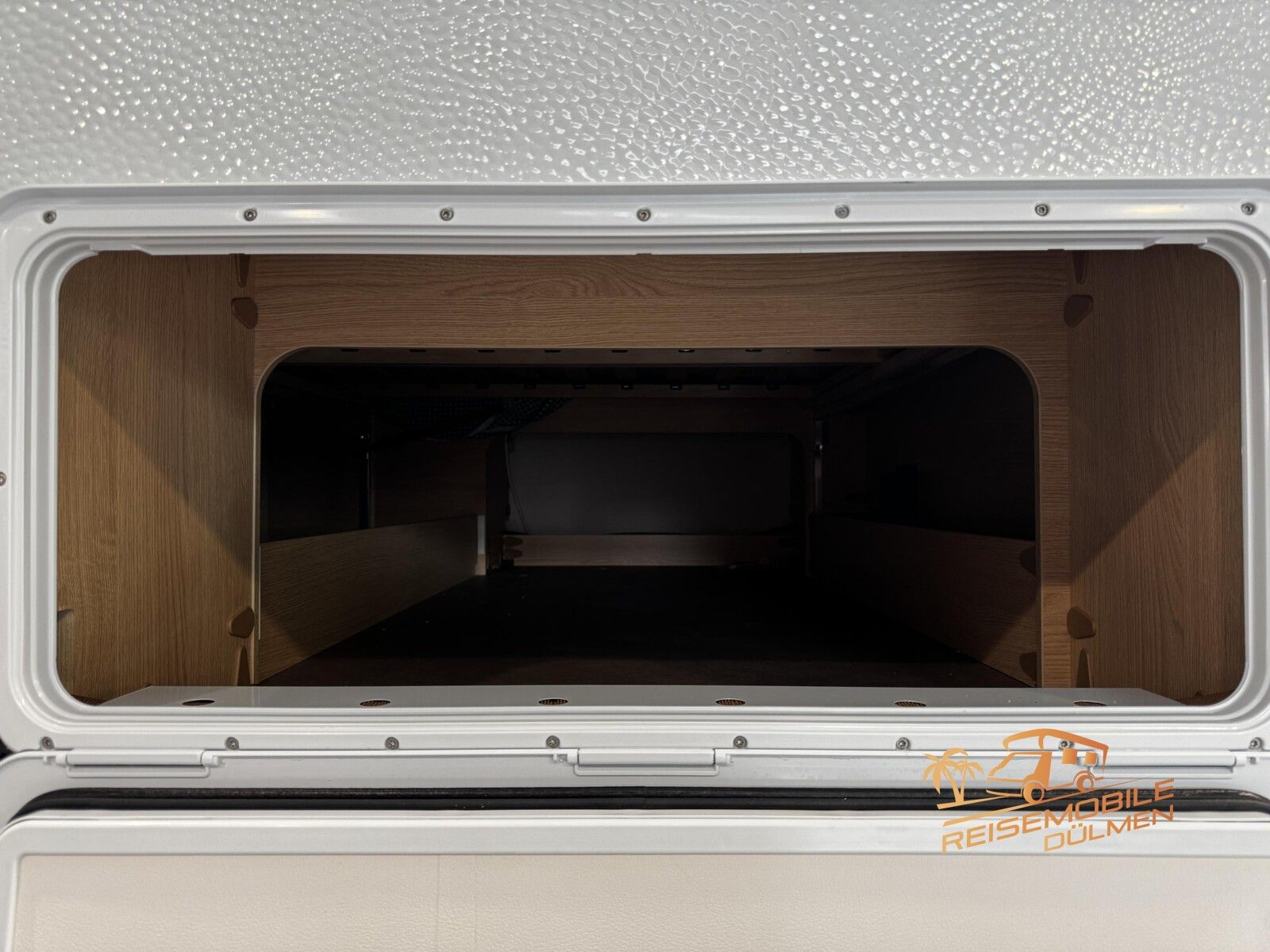 Fahrzeugabbildung LMC Style 70 453 D 70 Jahre Paket Therme 1800kg