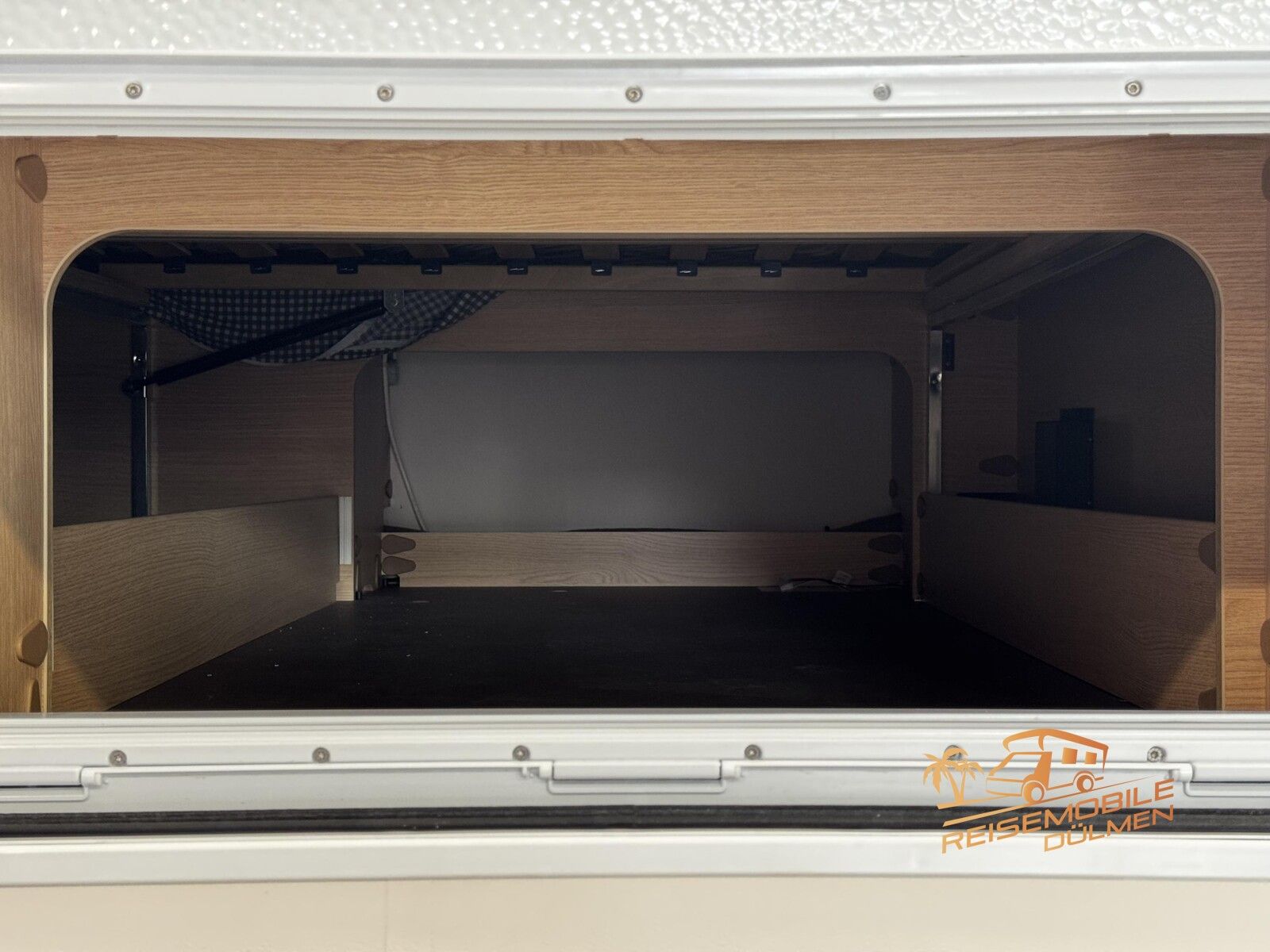 Fahrzeugabbildung LMC Style 70 453 D 70 Jahre Paket Therme 1800kg