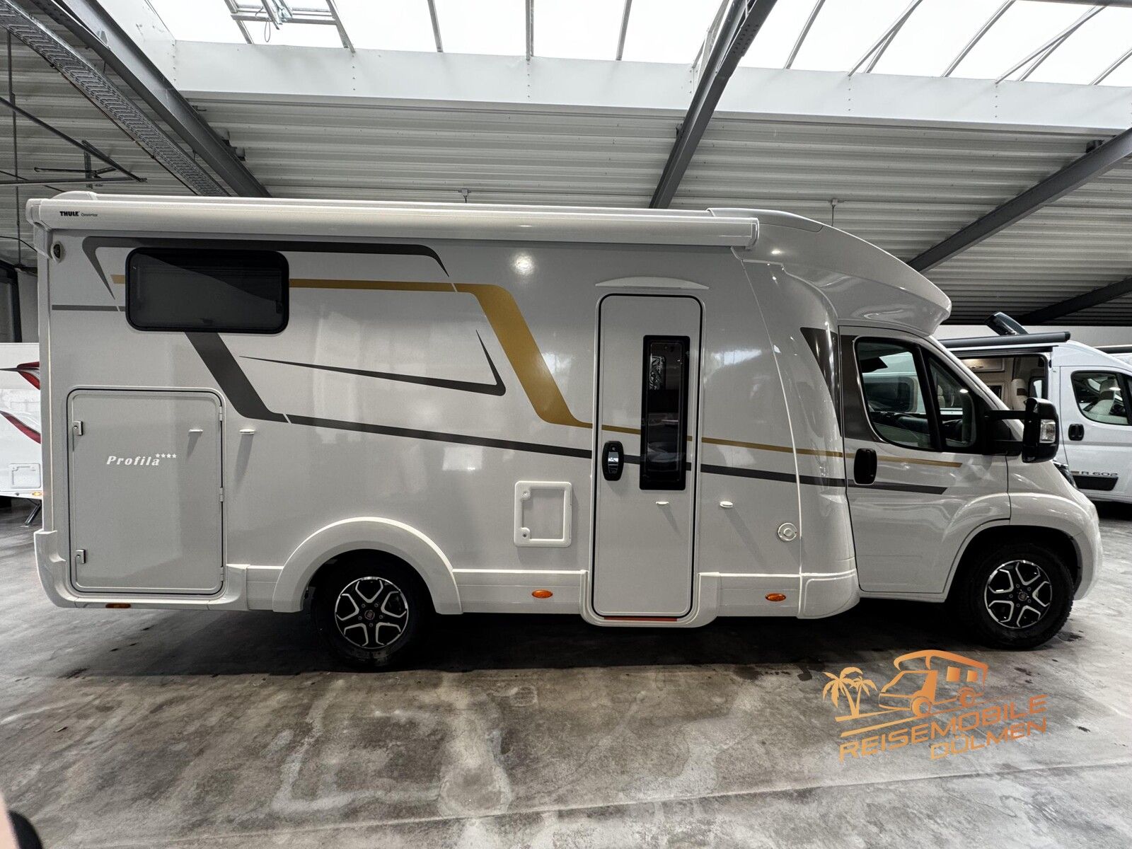 Fahrzeugabbildung Eura Mobil Profila T 695 EB Navi Solar Fahrassist Combi 6E