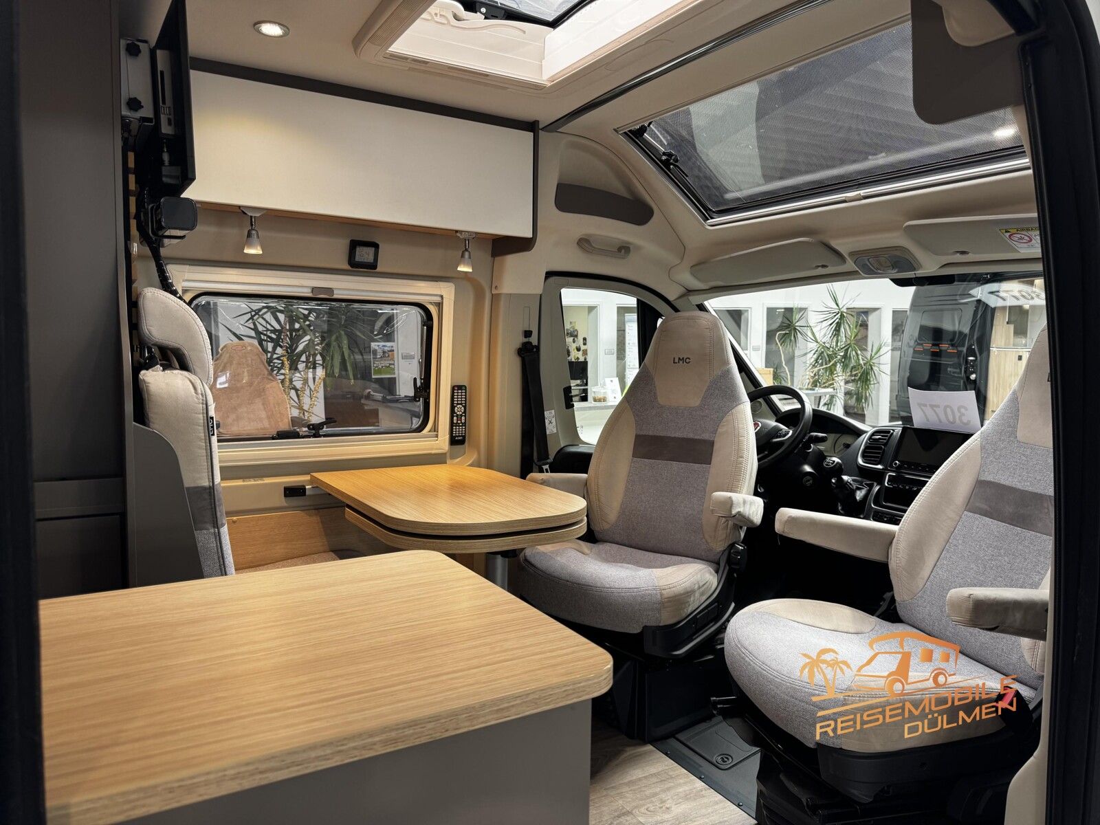 Fahrzeugabbildung LMC Innovan 600 AHK Luftfederung NAVI RFK TV SAT