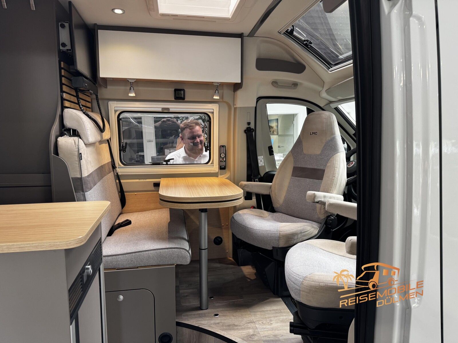Fahrzeugabbildung LMC Innovan 600 AHK Luftfederung NAVI RFK TV SAT