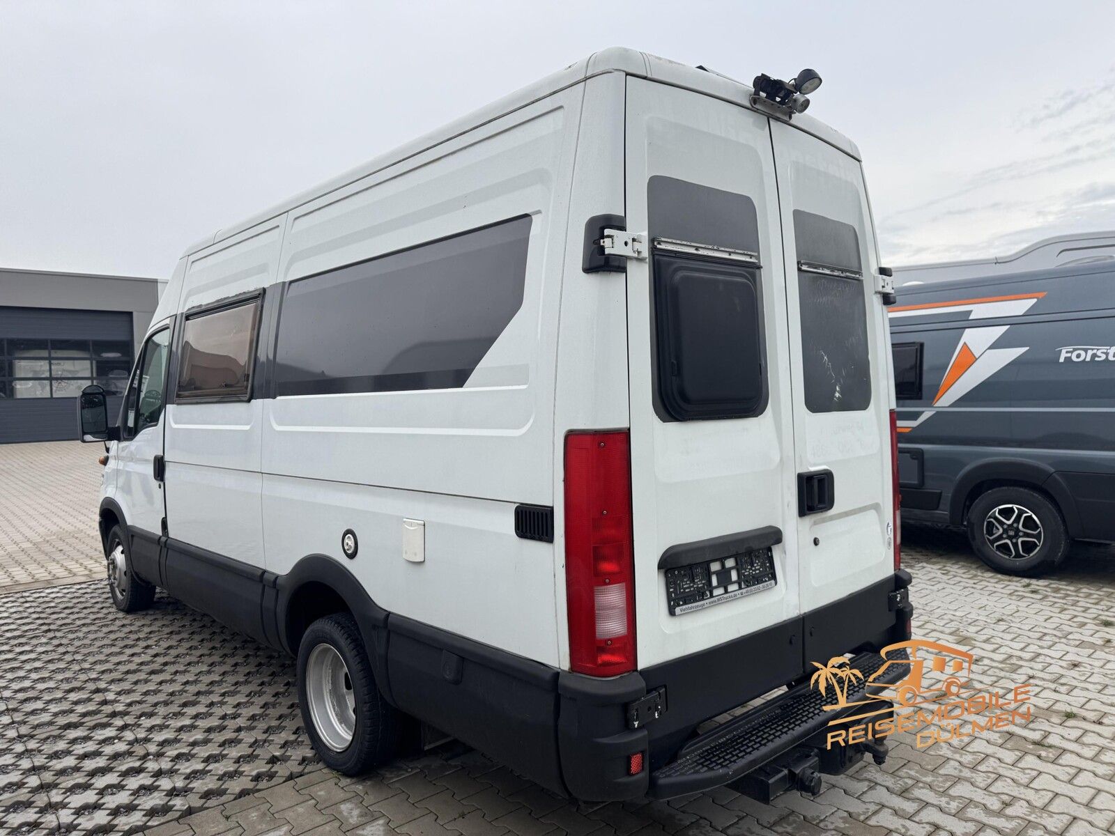 Fahrzeugabbildung Iveco Daily 3500kg Kastenwagen Campingausbau