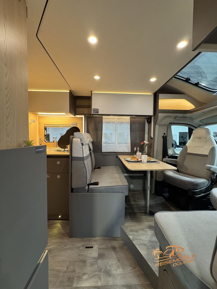 Fahrzeugabbildung LMC Tourer Lift H 730 G  Tourer Paket 8G Auto ACC