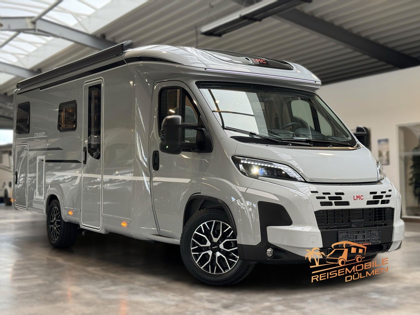 LMC Cruiser 740 EL Auto 18 360W Solar Lithium LED