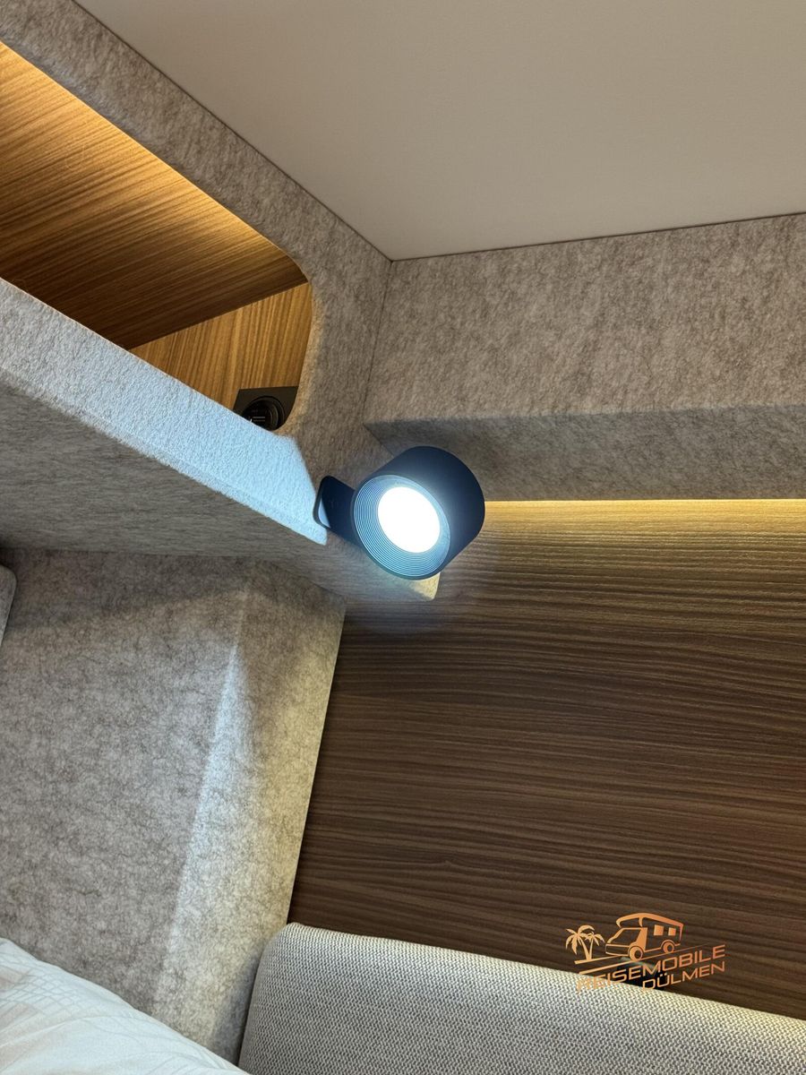 Fahrzeugabbildung LMC Cruiser 740 EL Auto 18 360W Solar Lithium LED
