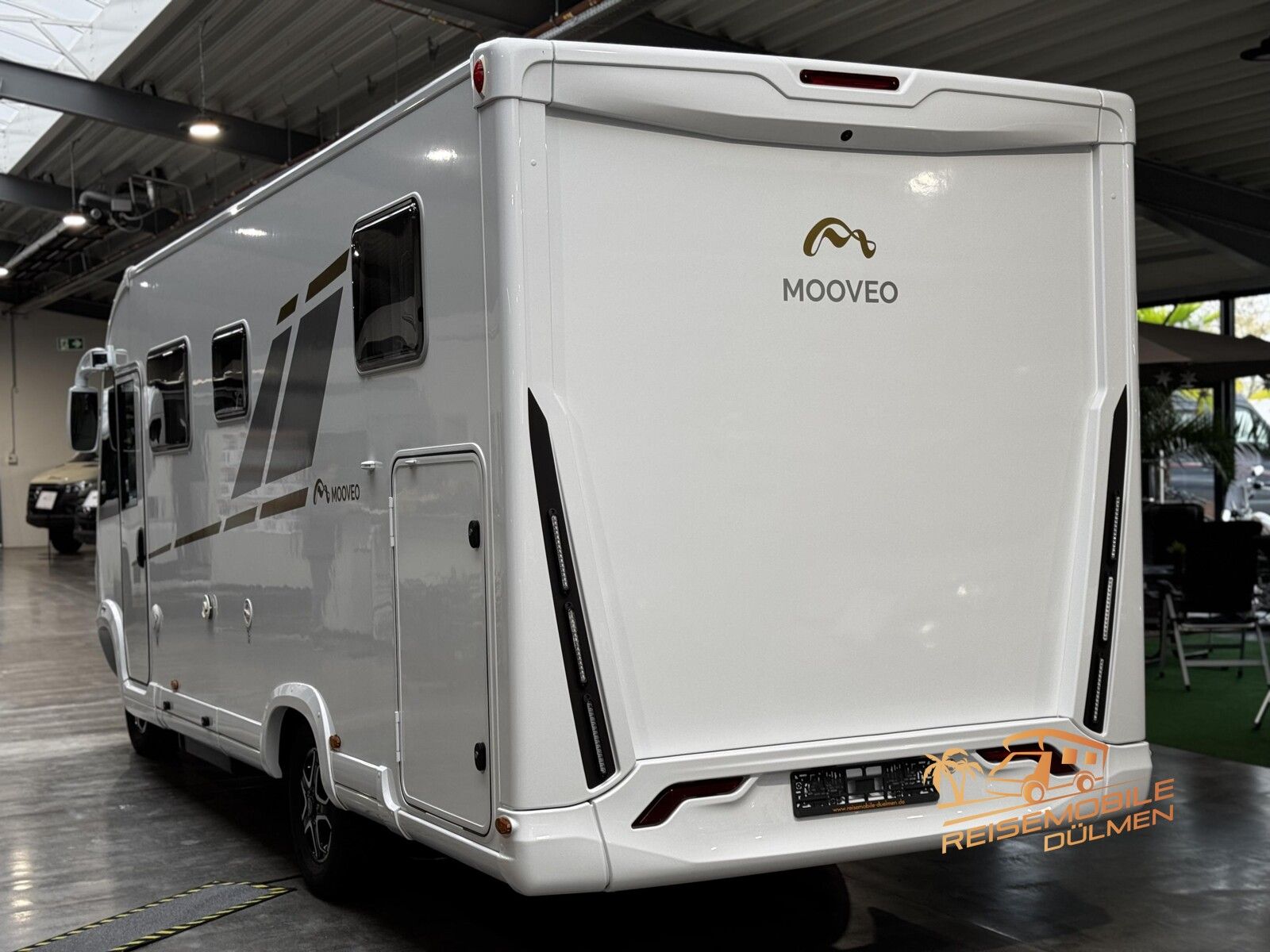 Fahrzeugabbildung Mooveo Int 69EB SAT TV Navi RFK 180PS Auto. Hubstützen