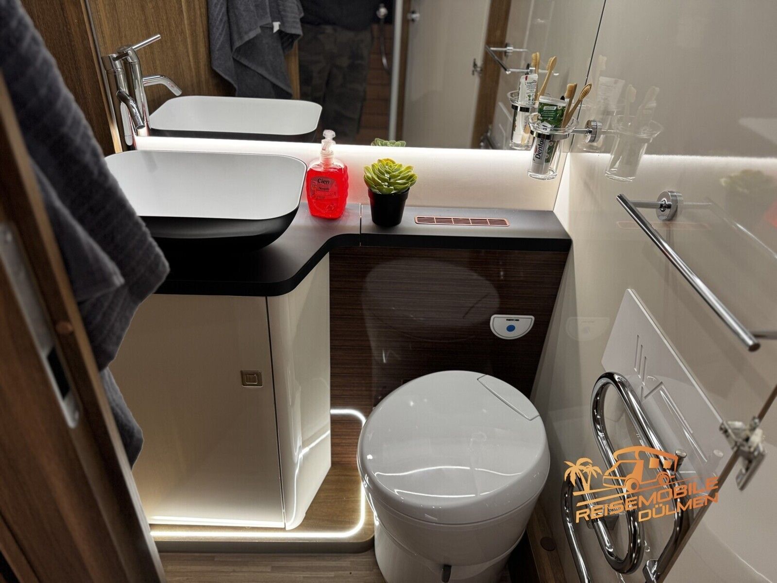 Fahrzeugabbildung Mobilvetta K-Yacht 86 Tekno Line 180PS  9 Navi RFK ALDE TV