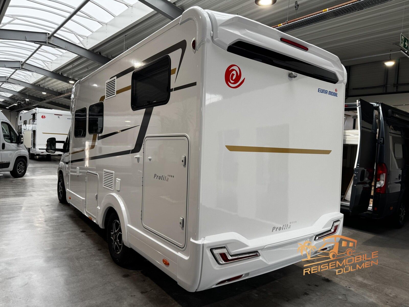 Fahrzeugabbildung Eura Mobil Profila T 695 EB 4,4t. Fahrassist Solar Combi 6E