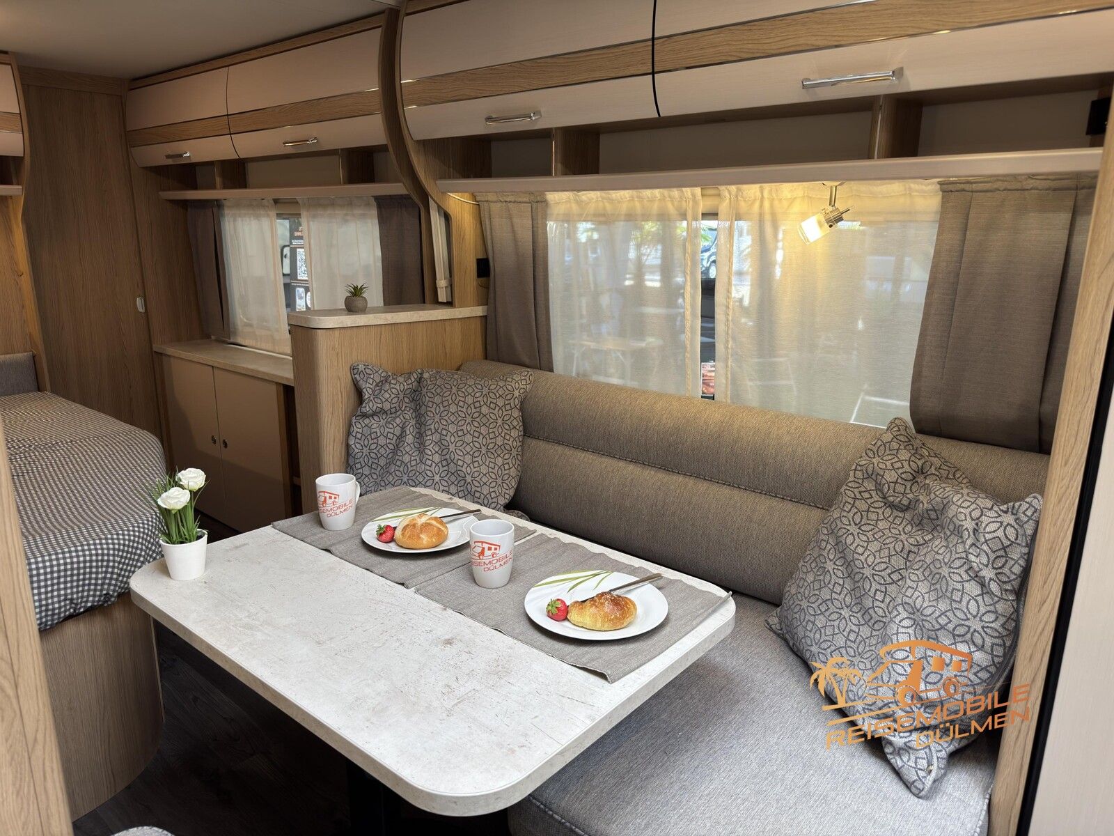 Fahrzeugabbildung LMC Vivo 580 D Exclusiv Moover Markise  Luxus Paket