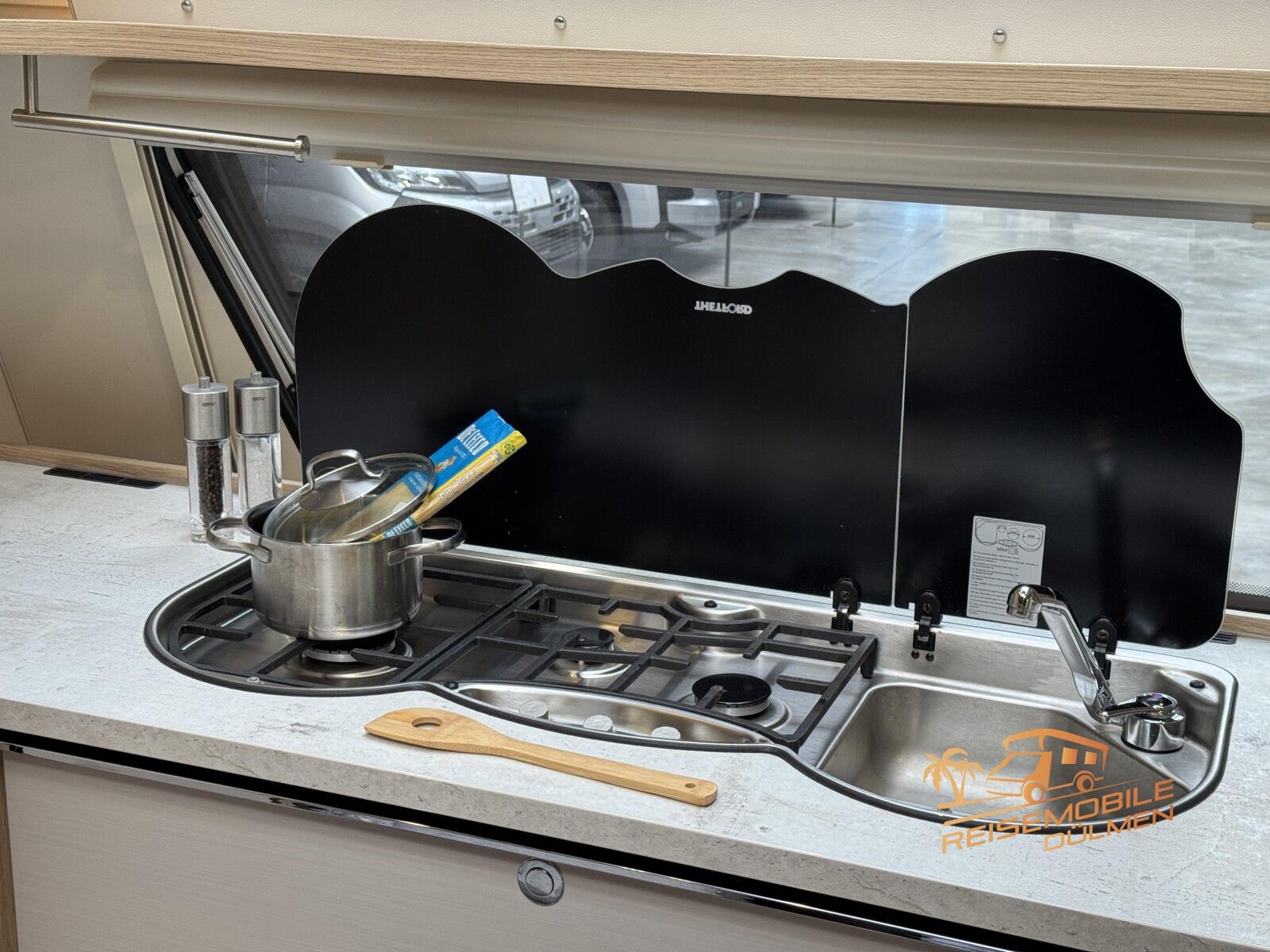 Fahrzeugabbildung LMC Vivo 580 D Exclusiv Moover Markise  Luxus Paket