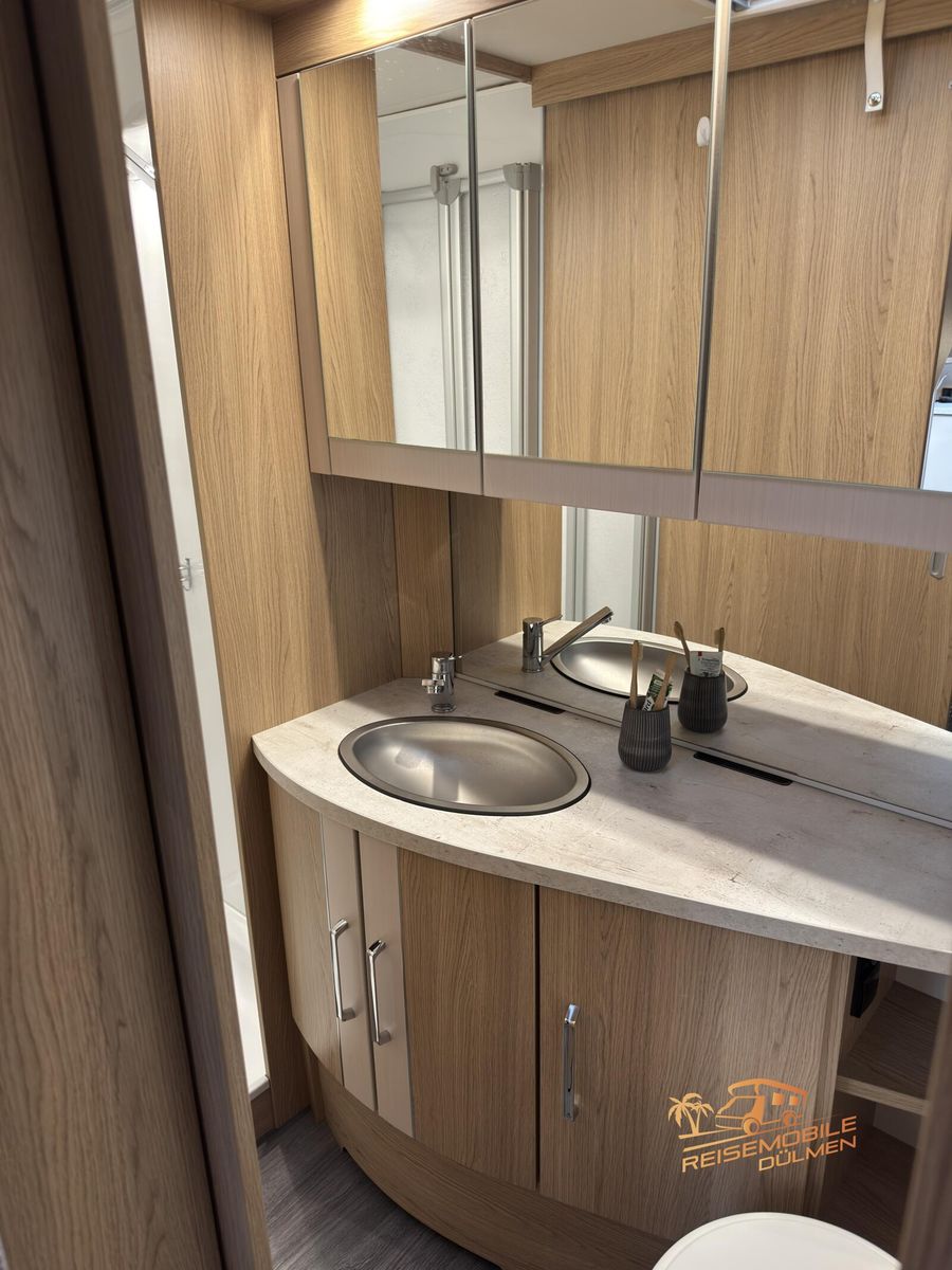 Fahrzeugabbildung LMC Vivo 580 D Exclusiv Moover Markise  Luxus Paket