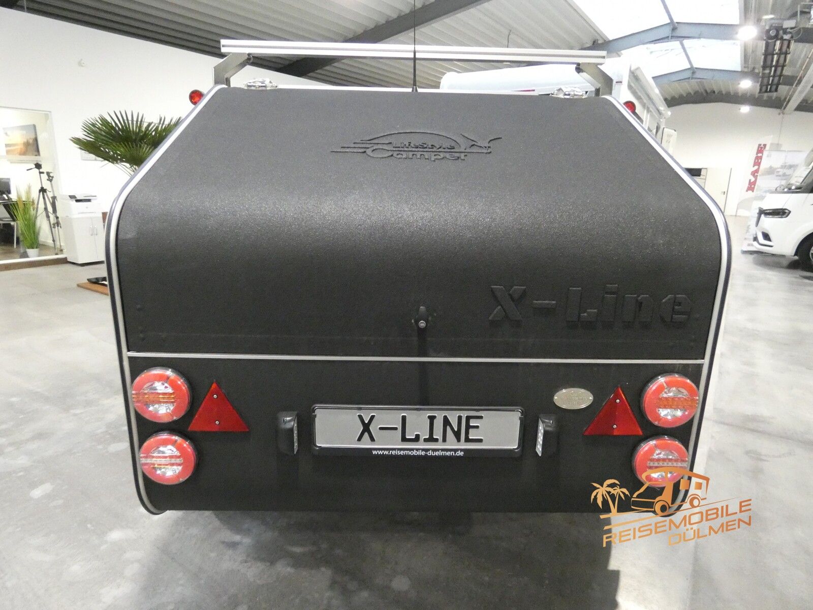 Fahrzeugabbildung Andere LifeStyle Camper X-Line AHK Dachreling Außendus