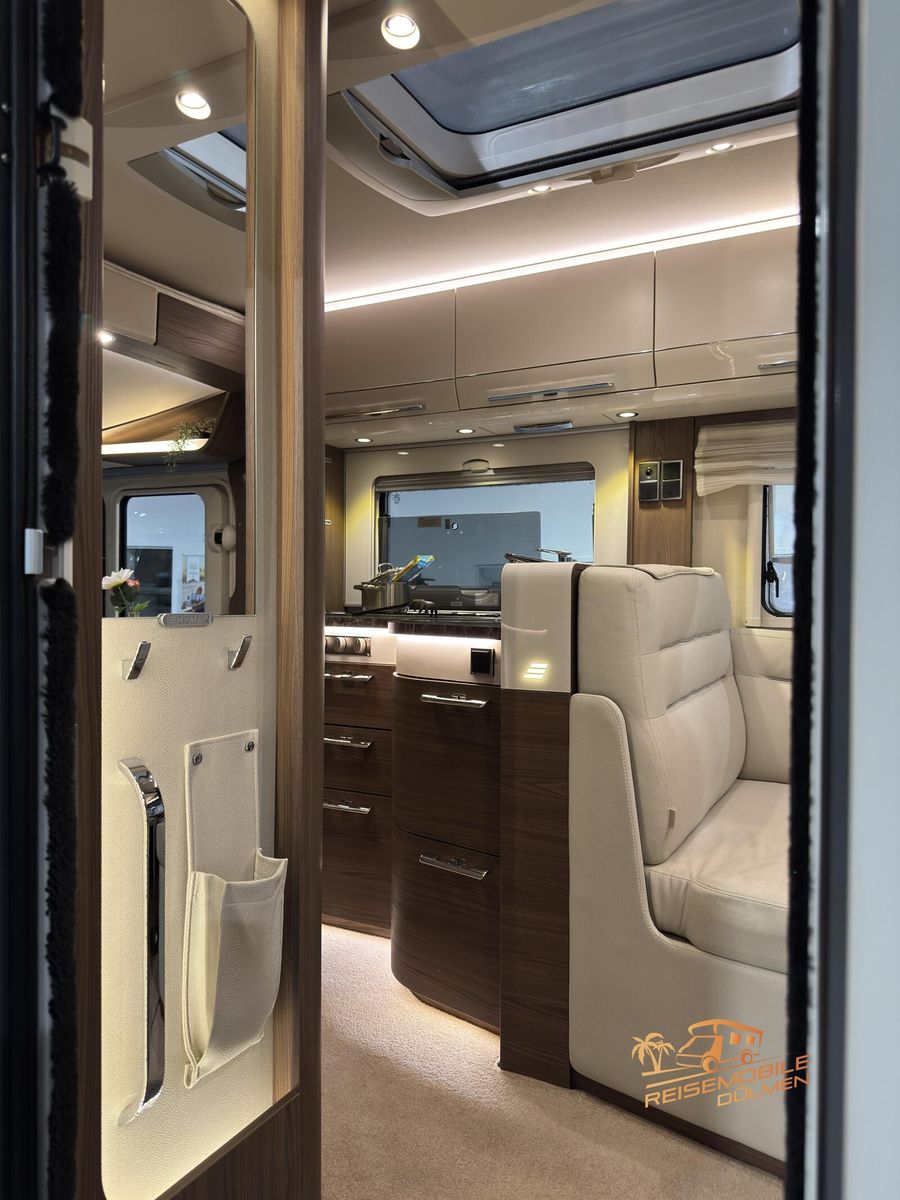 Fahrzeugabbildung HYMER / ERIBA / HYMERCAR B-Klasse SL 704 Hubstützen Solar Lithium SAT TV