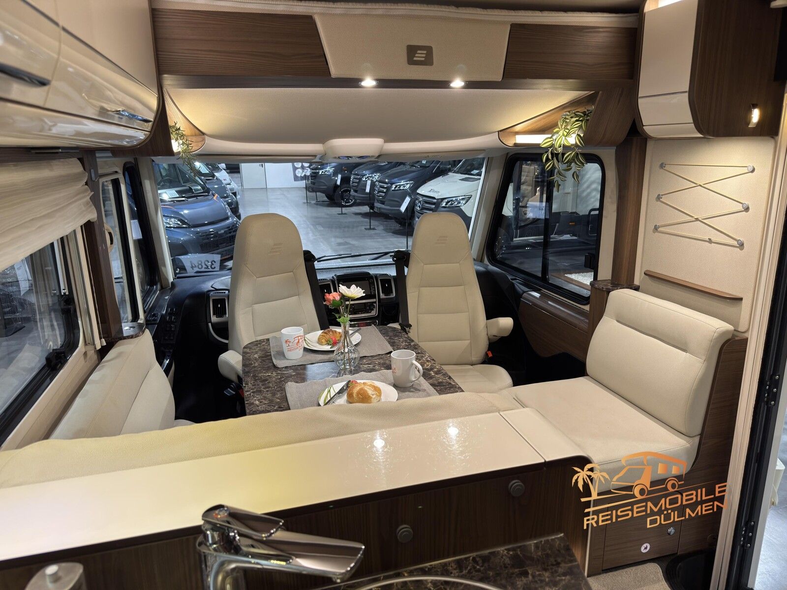 Fahrzeugabbildung HYMER / ERIBA / HYMERCAR B-Klasse SL 704 Hubstützen Solar Lithium SAT TV