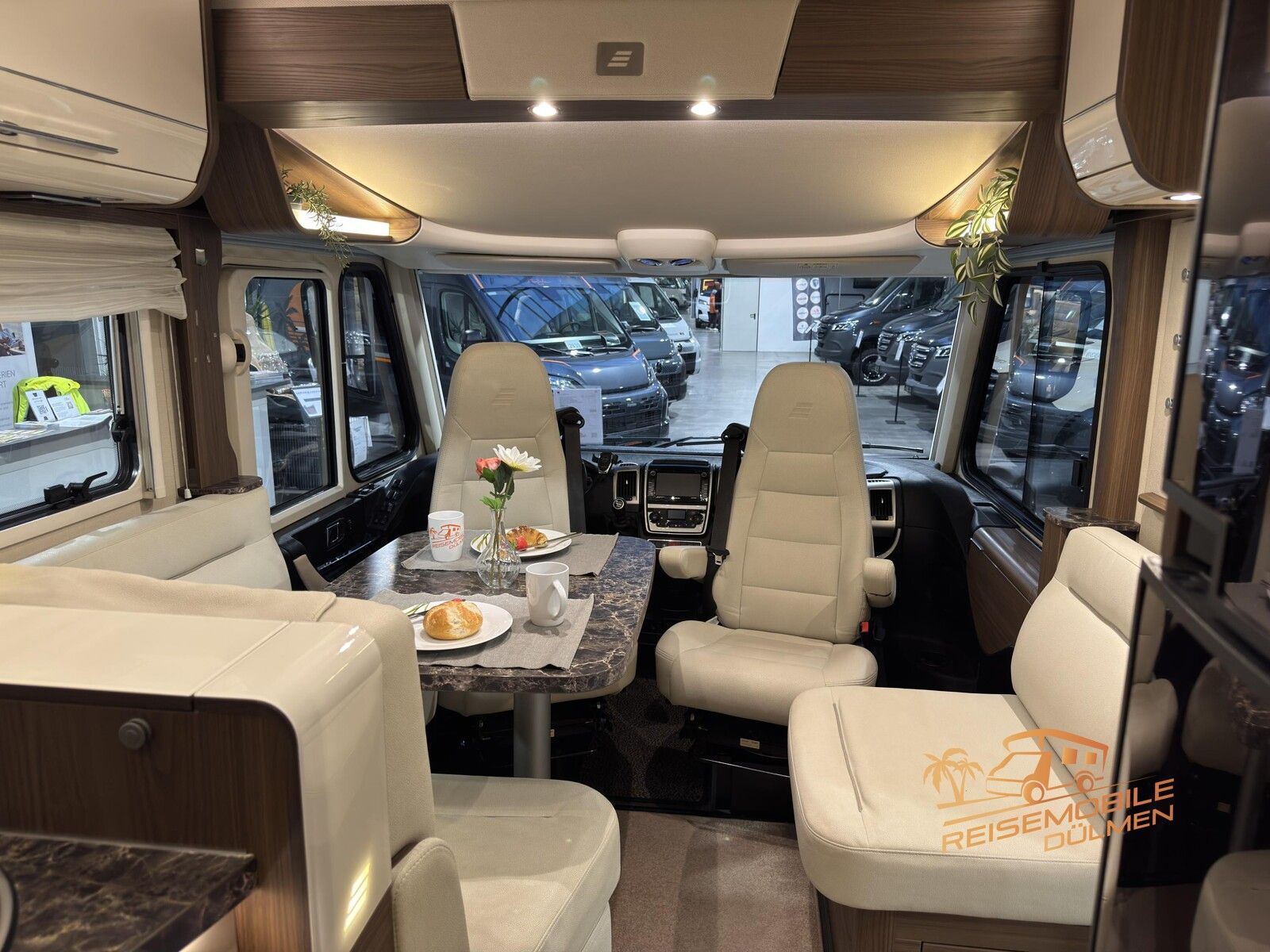 Fahrzeugabbildung HYMER / ERIBA / HYMERCAR B-Klasse SL 704 Hubstützen Solar Lithium SAT TV