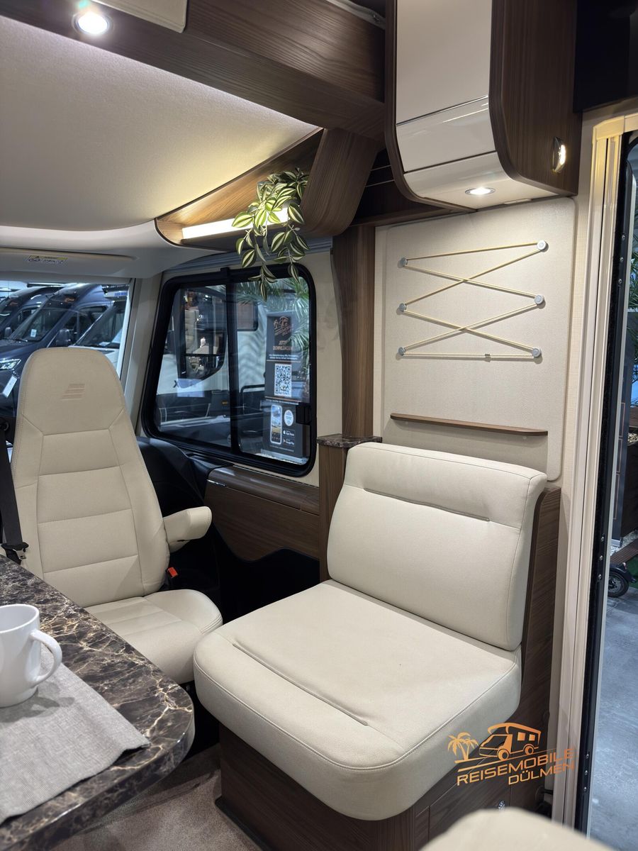 Fahrzeugabbildung HYMER / ERIBA / HYMERCAR B-Klasse SL 704 Hubstützen Solar Lithium SAT TV
