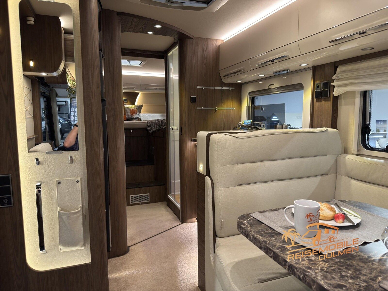 Fahrzeugabbildung HYMER / ERIBA / HYMERCAR B-Klasse SL 704 Hubstützen Solar Lithium SAT TV