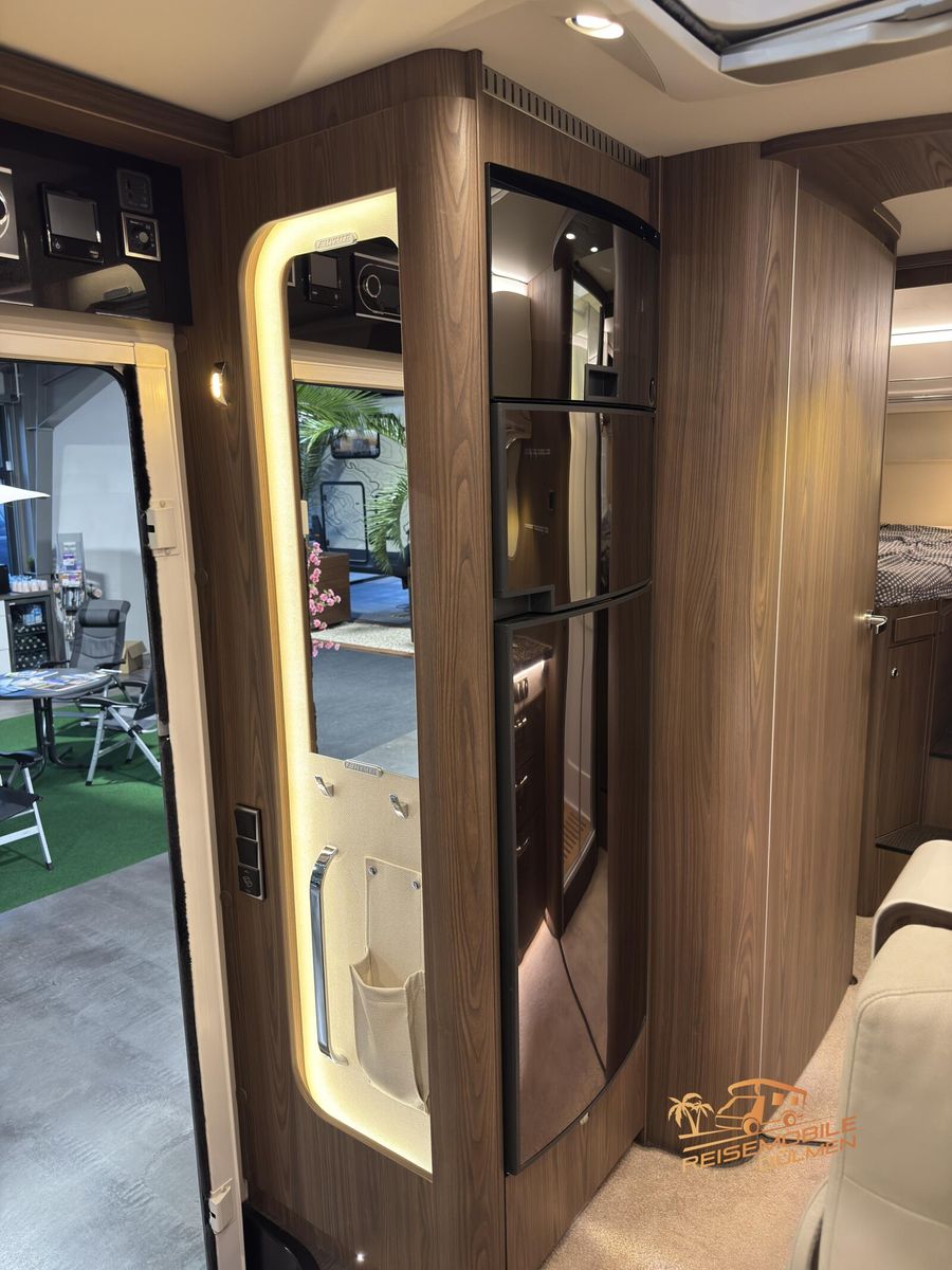 Fahrzeugabbildung HYMER / ERIBA / HYMERCAR B-Klasse SL 704 Hubstützen Solar Lithium SAT TV