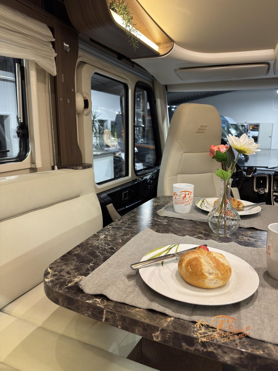 Fahrzeugabbildung HYMER / ERIBA / HYMERCAR B-Klasse SL 704 Hubstützen Solar Lithium SAT TV