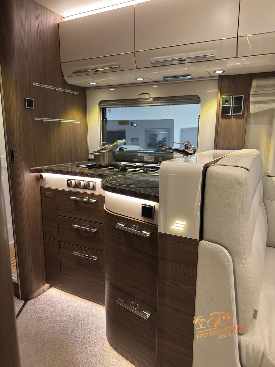 Fahrzeugabbildung HYMER / ERIBA / HYMERCAR B-Klasse SL 704 Hubstützen Solar Lithium SAT TV