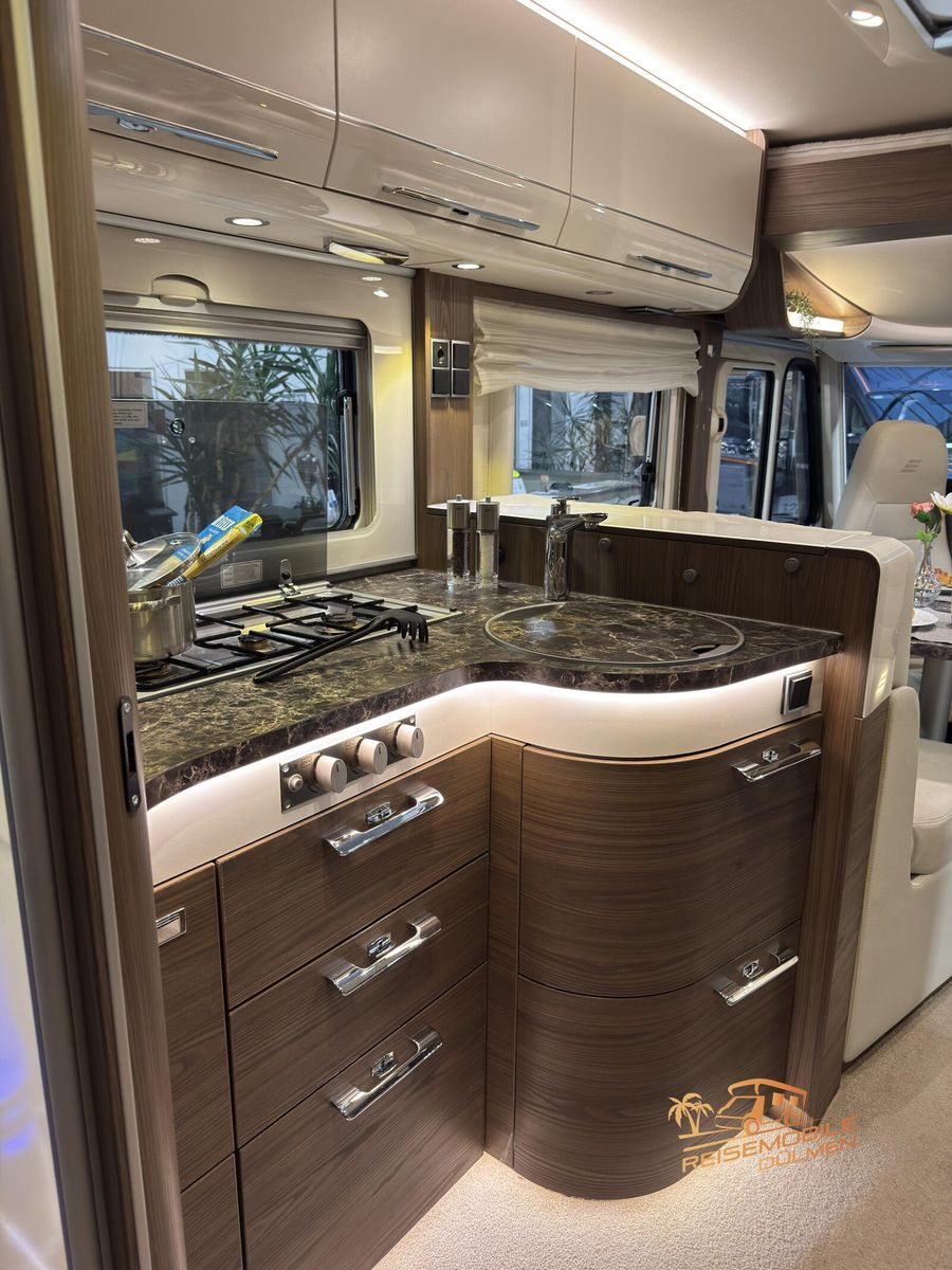 Fahrzeugabbildung HYMER / ERIBA / HYMERCAR B-Klasse SL 704 Hubstützen Solar Lithium SAT TV