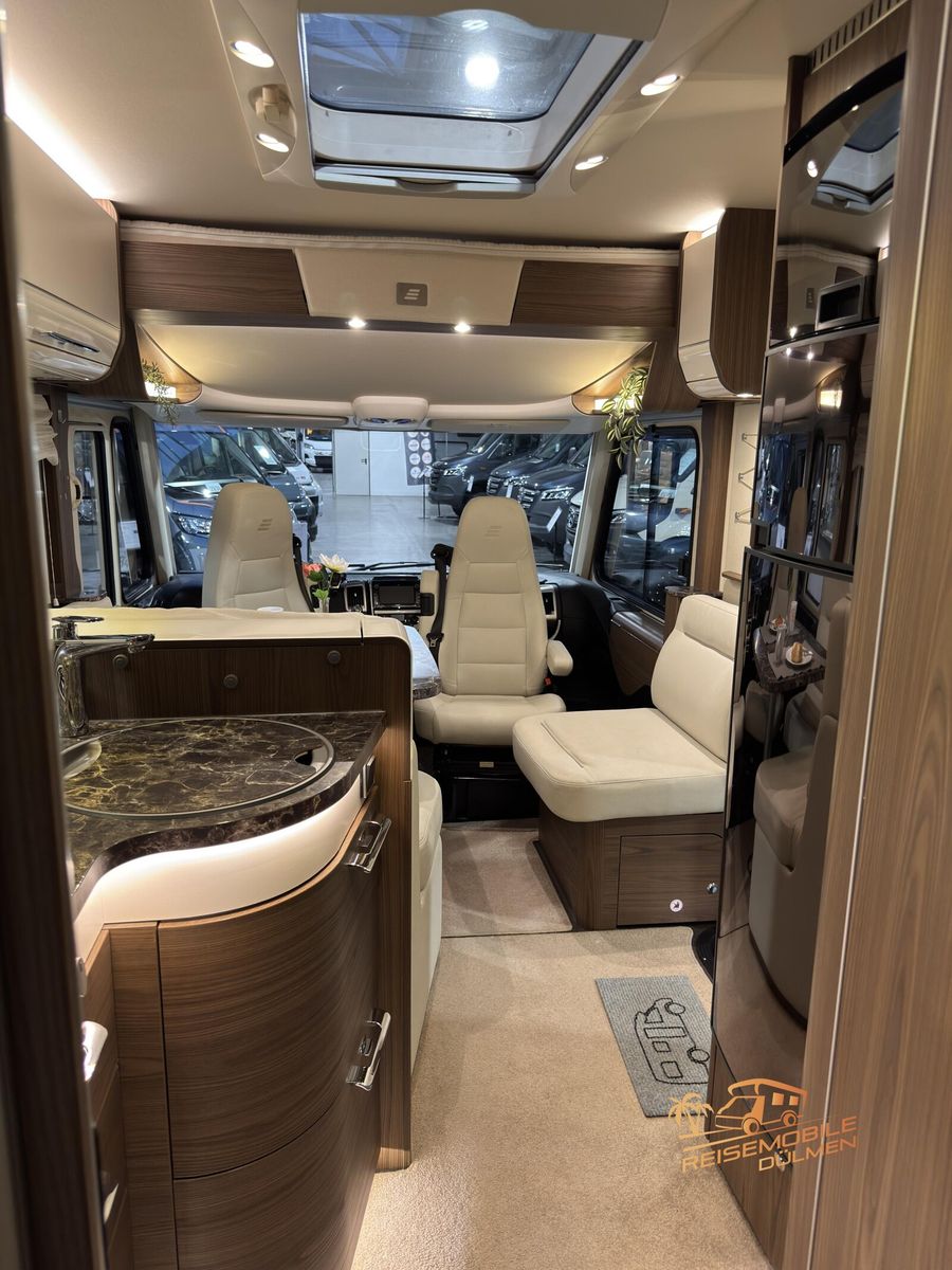 Fahrzeugabbildung HYMER / ERIBA / HYMERCAR B-Klasse SL 704 Hubstützen Solar Lithium SAT TV