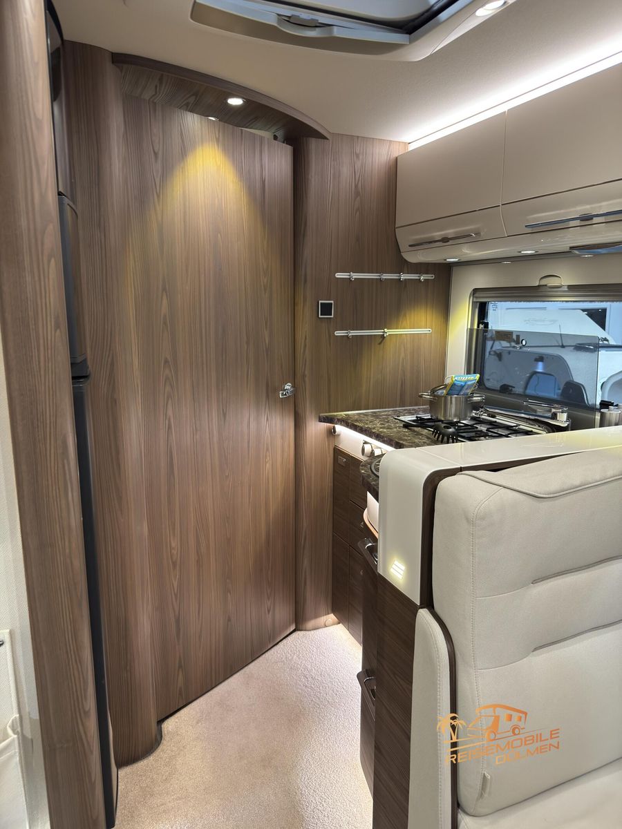 Fahrzeugabbildung HYMER / ERIBA / HYMERCAR B-Klasse SL 704 Hubstützen Solar Lithium SAT TV