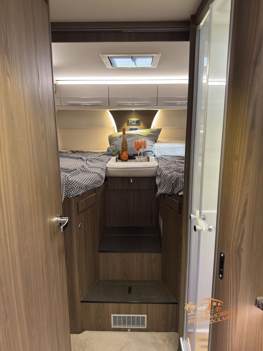 Fahrzeugabbildung HYMER / ERIBA / HYMERCAR B-Klasse SL 704 Hubstützen Solar Lithium SAT TV