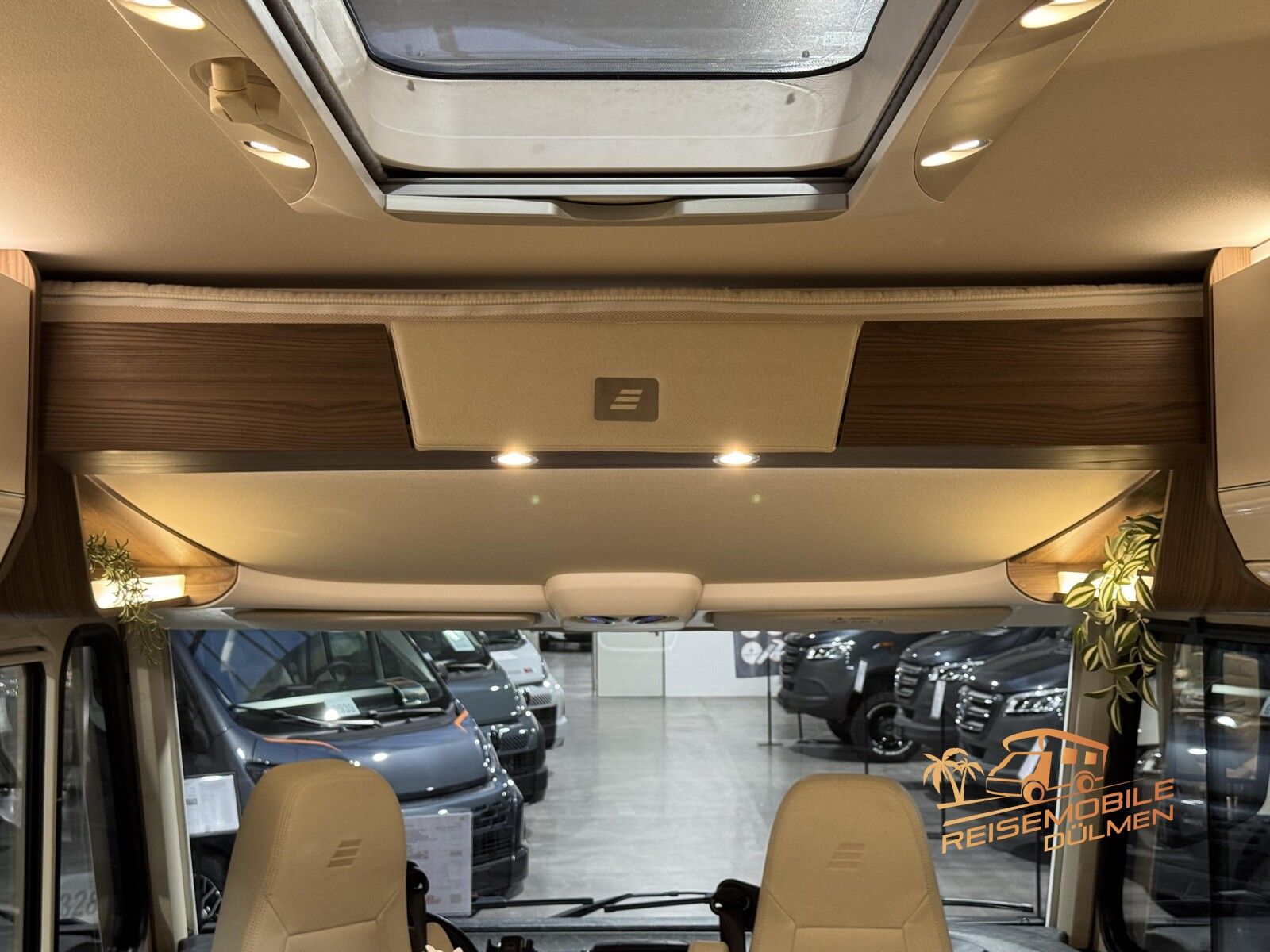 Fahrzeugabbildung HYMER / ERIBA / HYMERCAR B-Klasse SL 704 Hubstützen Solar Lithium SAT TV