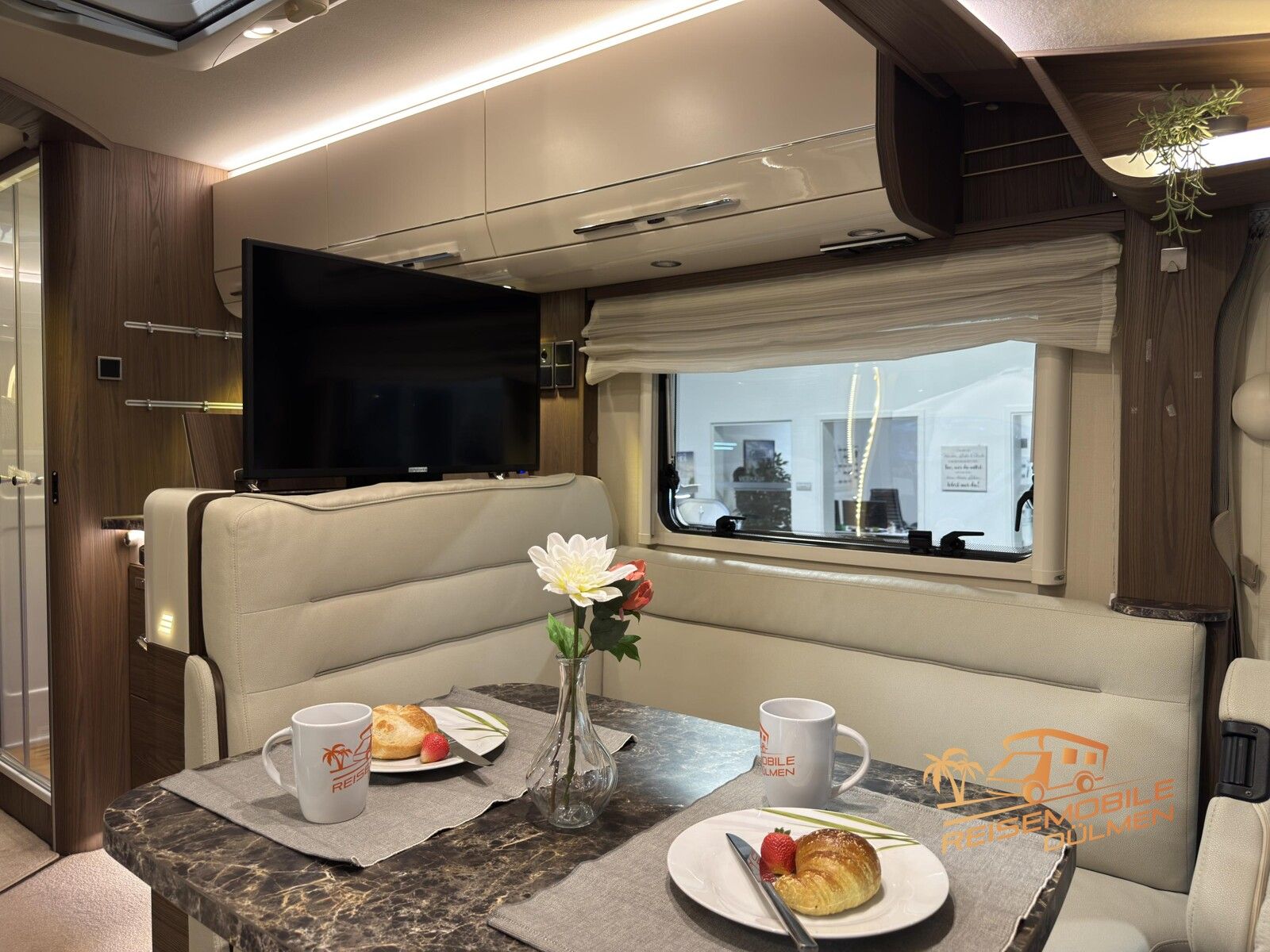 Fahrzeugabbildung HYMER / ERIBA / HYMERCAR B-Klasse SL 704 Hubstützen Solar Lithium SAT TV