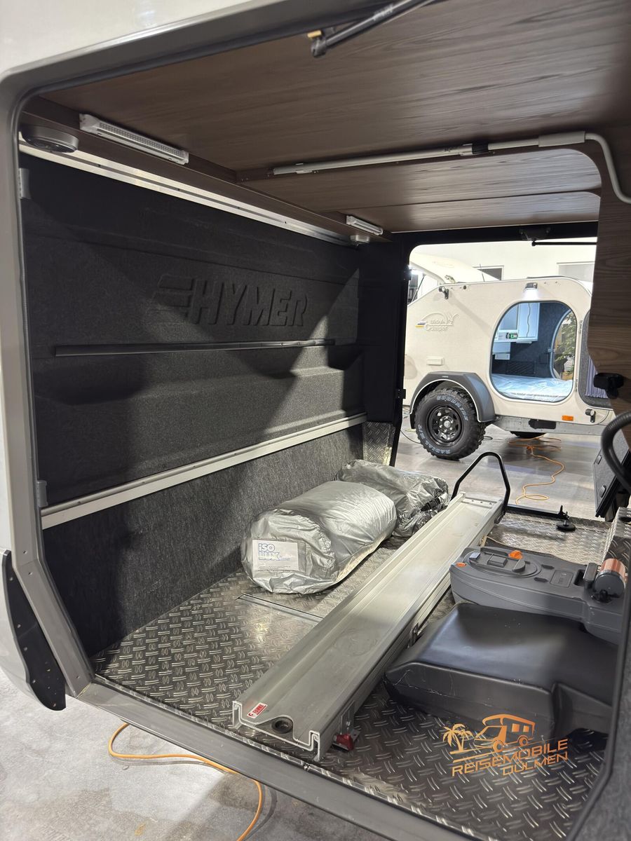 Fahrzeugabbildung HYMER / ERIBA / HYMERCAR B-Klasse SL 704 Hubstützen Solar Lithium SAT TV