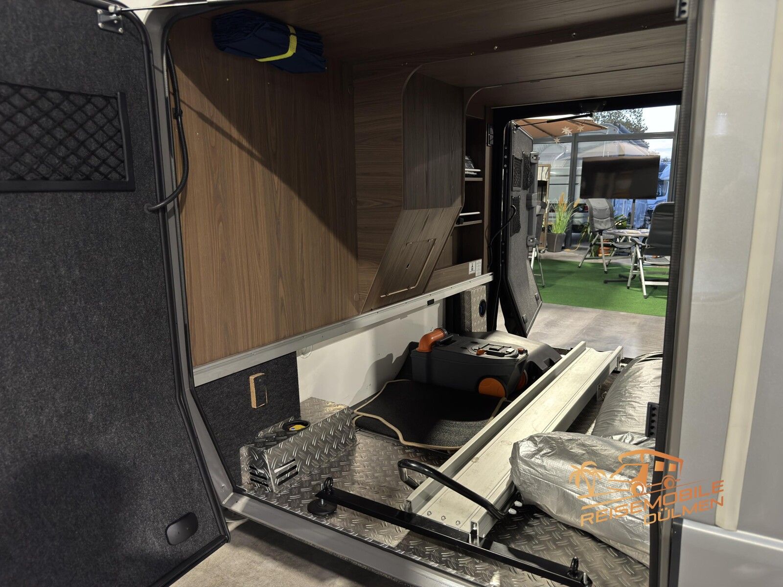Fahrzeugabbildung HYMER / ERIBA / HYMERCAR B-Klasse SL 704 Hubstützen Solar Lithium SAT TV