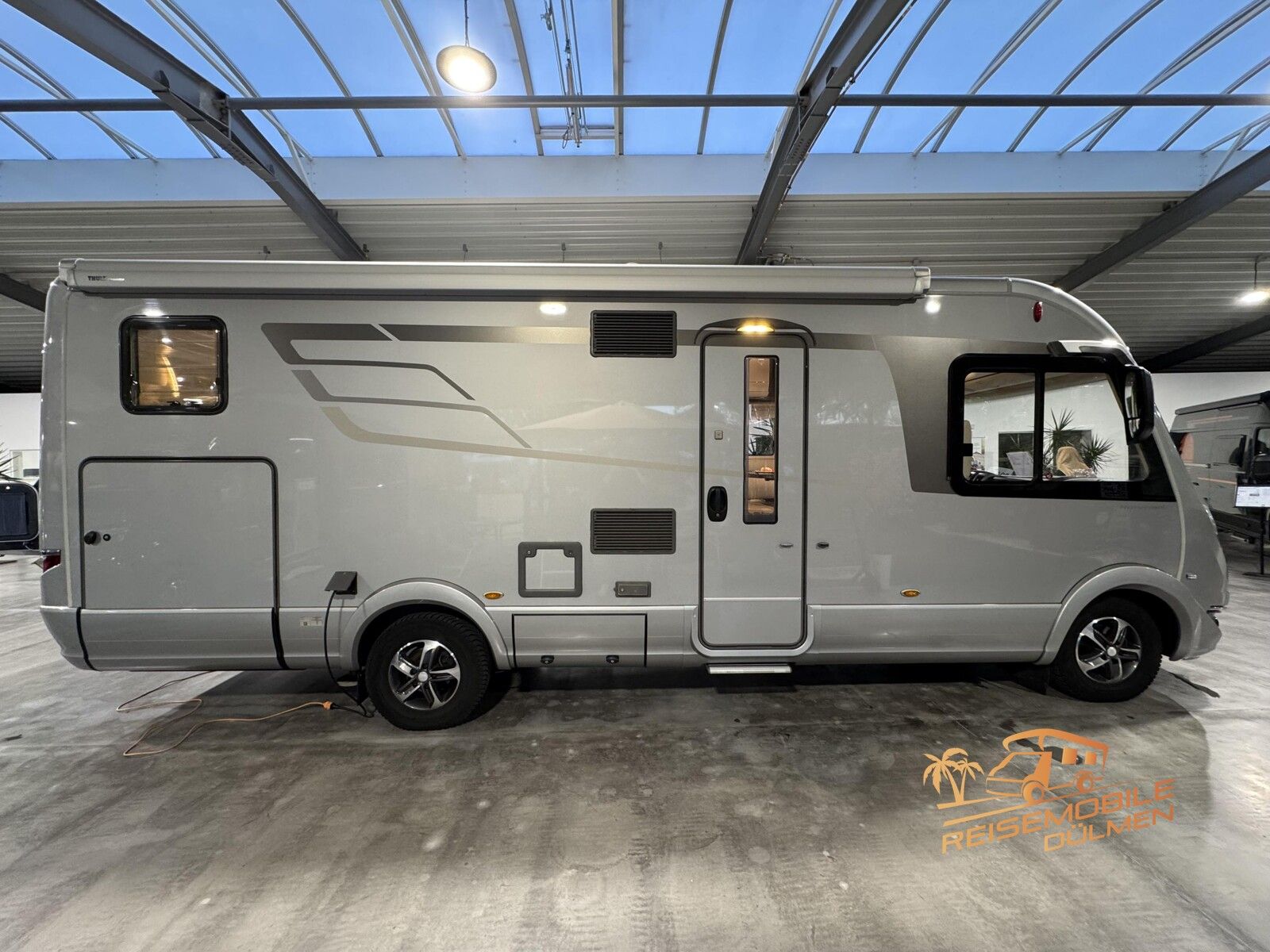 Fahrzeugabbildung HYMER / ERIBA / HYMERCAR B-Klasse SL 704 Hubstützen Solar Lithium SAT TV